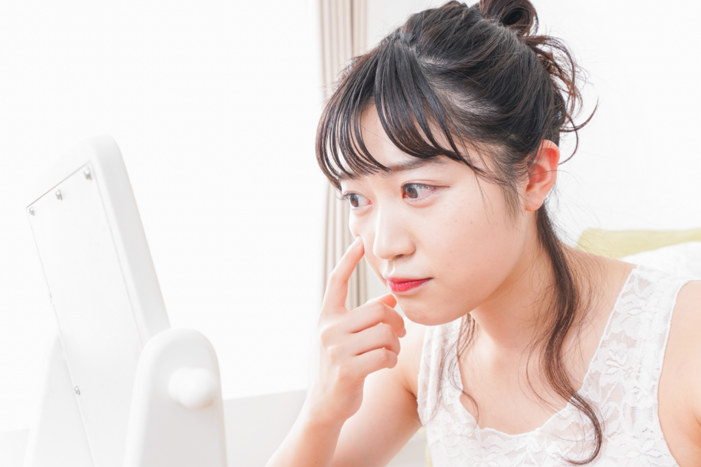 美容医療による目の下のたるみ取りの方法