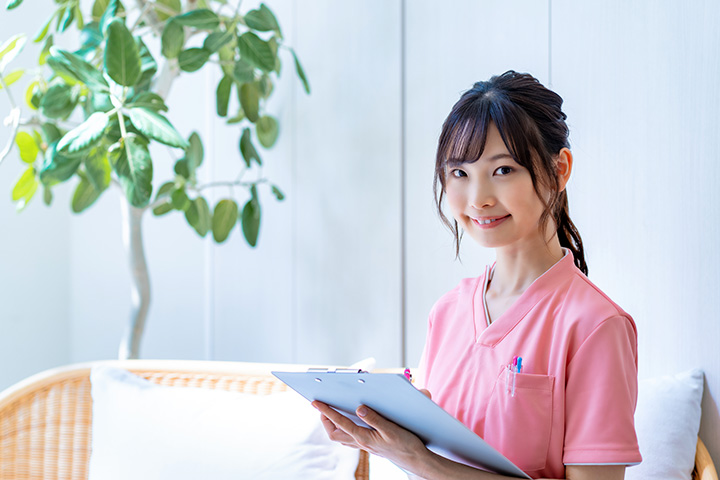 離れ目が気になる方は美容医療で根本から改善してみては？