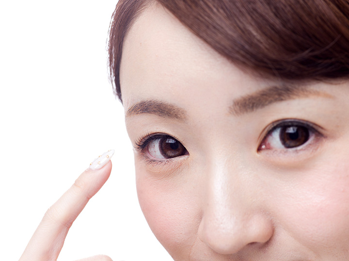 マッサージやトレーニングで二重瞼になれる人は?