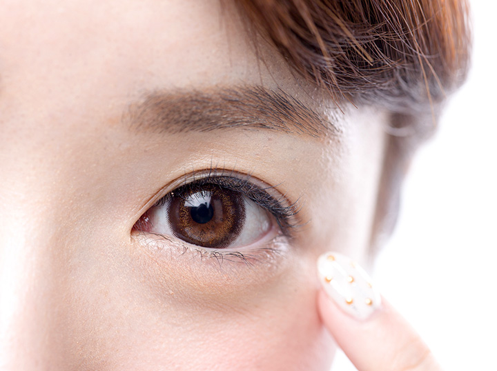 マッサージによる二重瞼の作り方