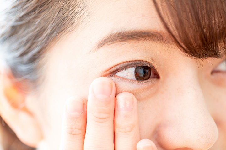 トレーニングで涙袋を作る