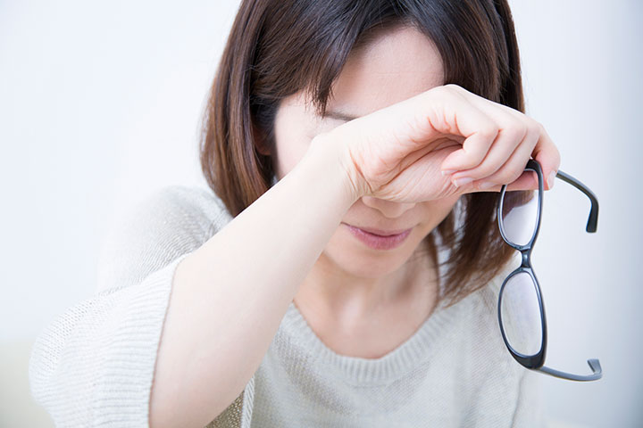 埋没法後にドライアイのような症状が強く出る場合はトラブルの可能性も